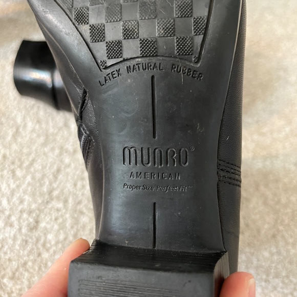 MUNRO Black Leather Ankle Heeled Boot Size 6.5 - Picture 6 of 13